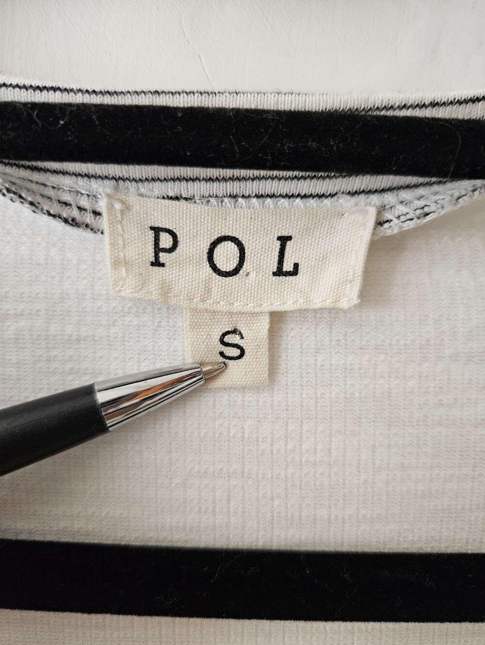 P.O.L Taking The Day Off Patch Striped Split V Neck Pullover Top White Black S - Picture 10 of 11